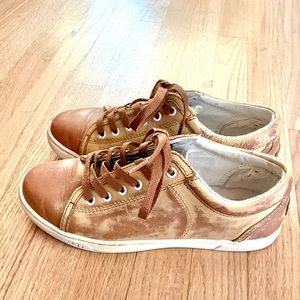 UGG Sneakers